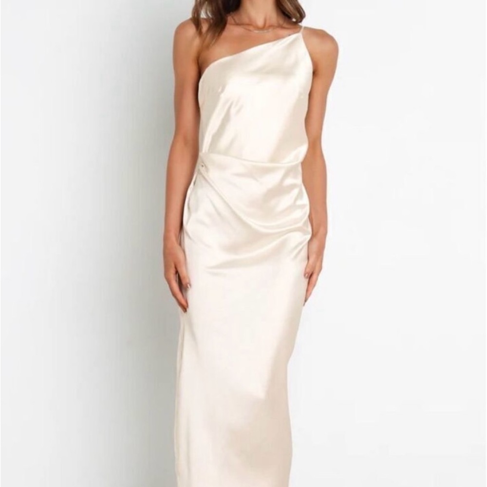 Elegant Champagne One-Shoulder Dress